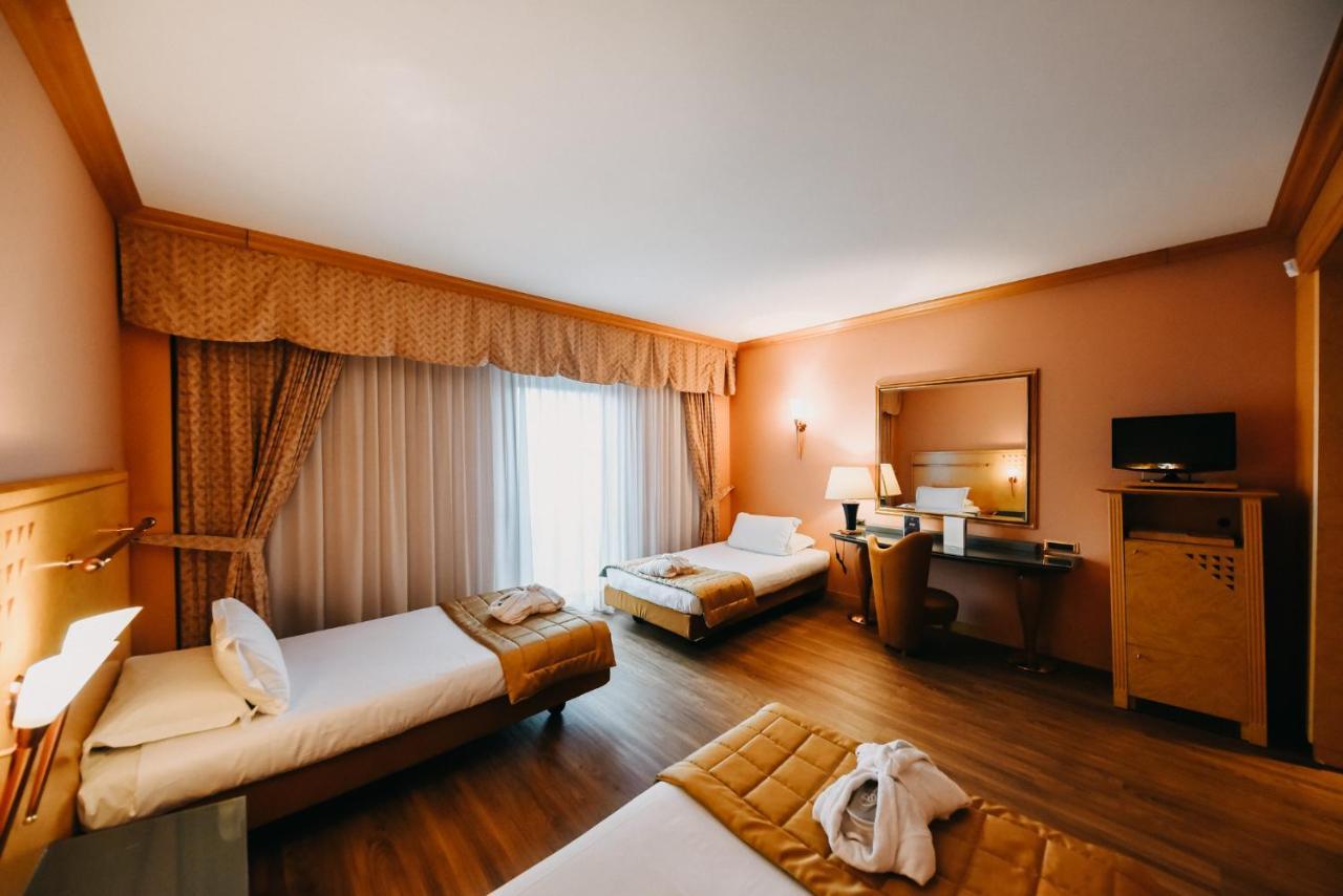 Shg Hotel Antonella Pomezia Luaran gambar