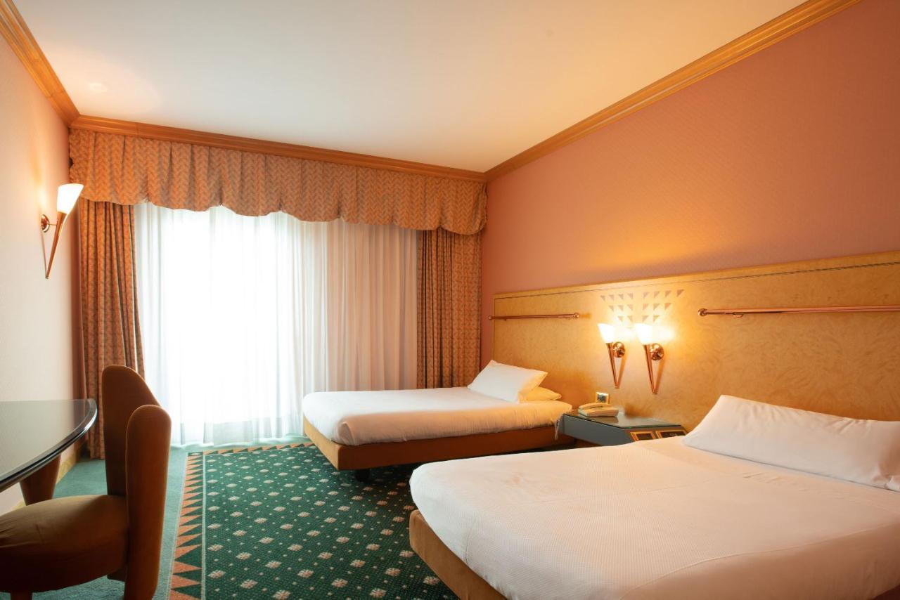 Shg Hotel Antonella Pomezia Luaran gambar