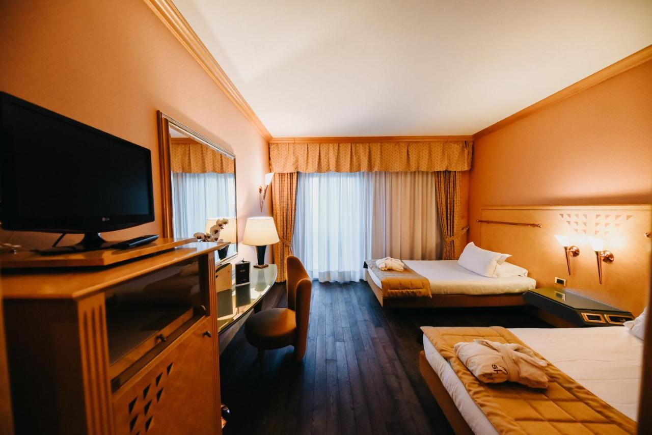 Shg Hotel Antonella Pomezia Luaran gambar