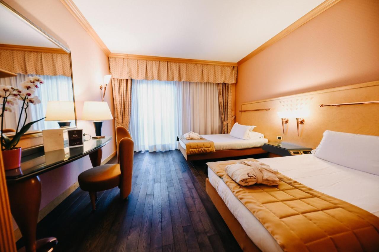Shg Hotel Antonella Pomezia Luaran gambar
