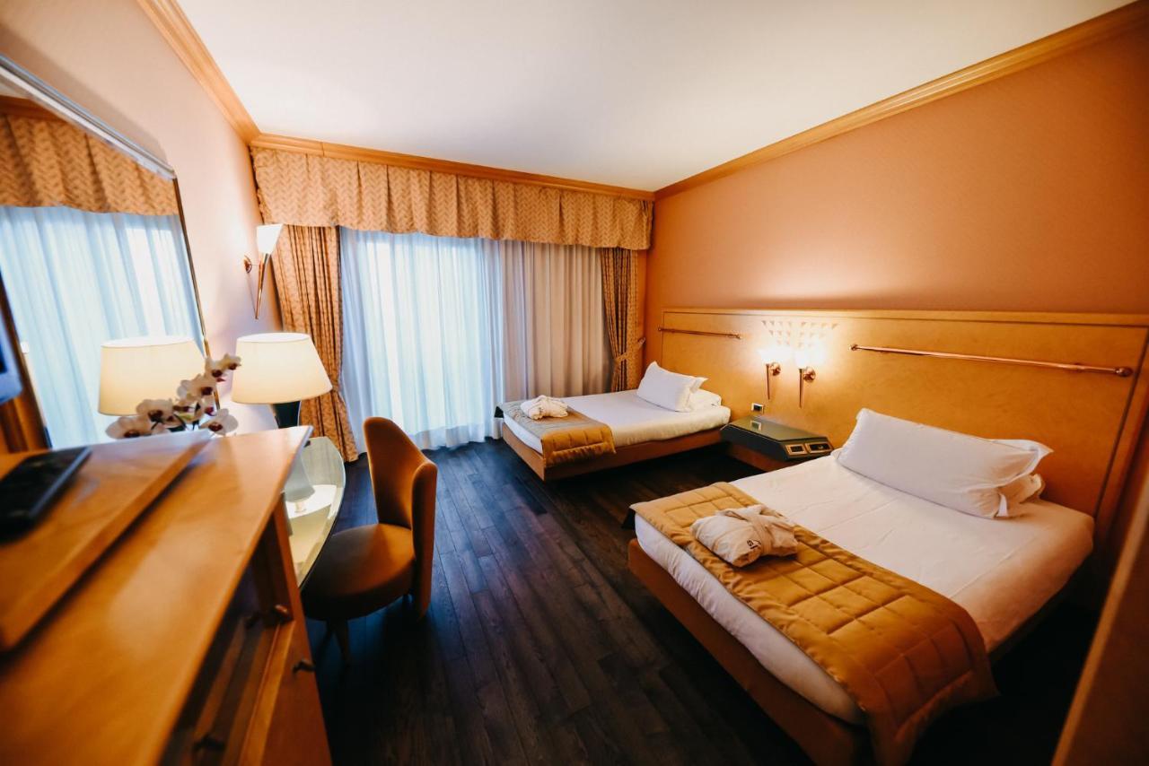 Shg Hotel Antonella Pomezia Luaran gambar