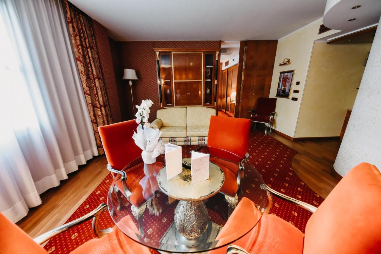 Shg Hotel Antonella Pomezia Luaran gambar