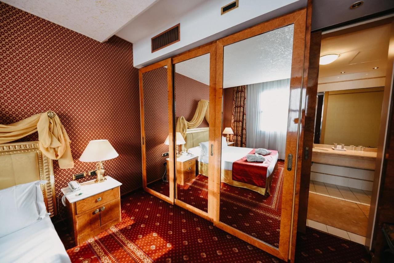 Shg Hotel Antonella Pomezia Luaran gambar