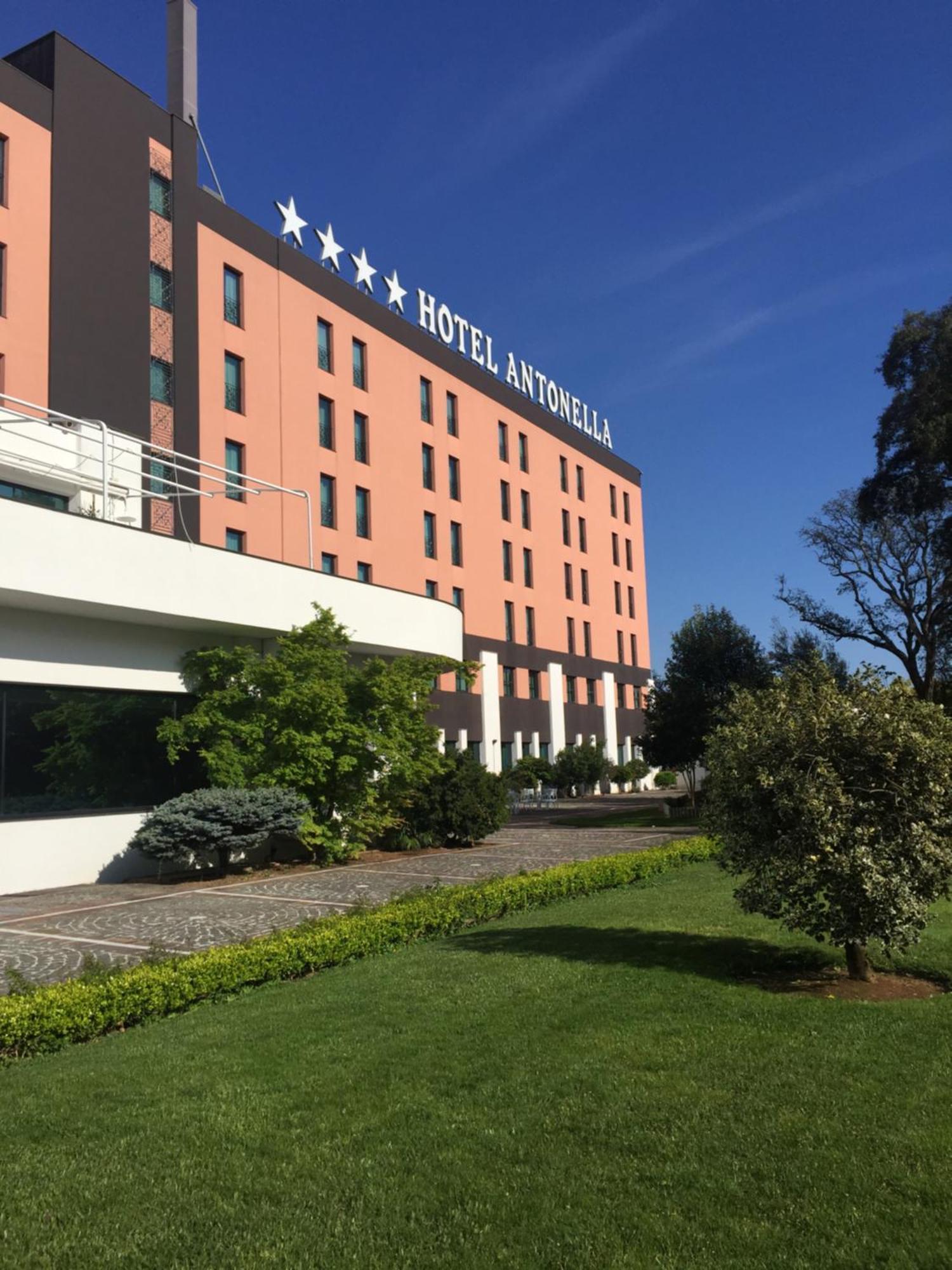 Shg Hotel Antonella Pomezia Luaran gambar