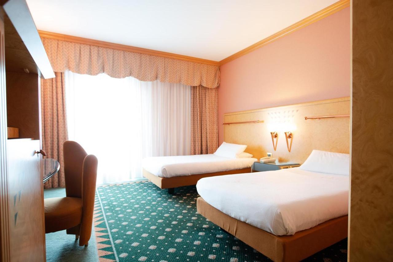 Shg Hotel Antonella Pomezia Luaran gambar